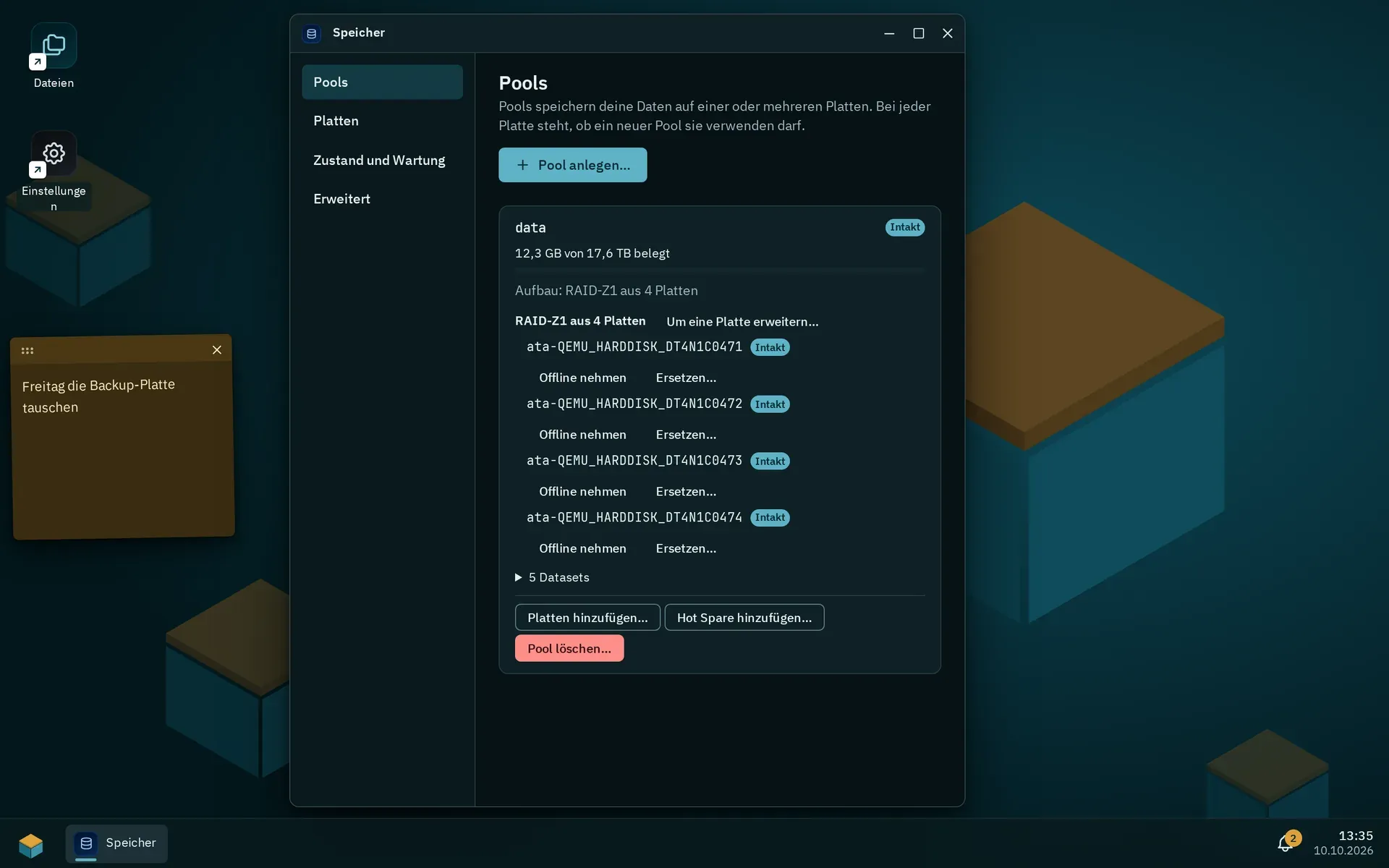 Die App Speicher mit einem gesunden RAID-Z1-Pool aus vier Platten, seinem belegten und freien Platz und der Liste seiner Platten